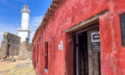 colonia-del-sacramento-farol-casa-portuguesa-1920x1080-1.jpg